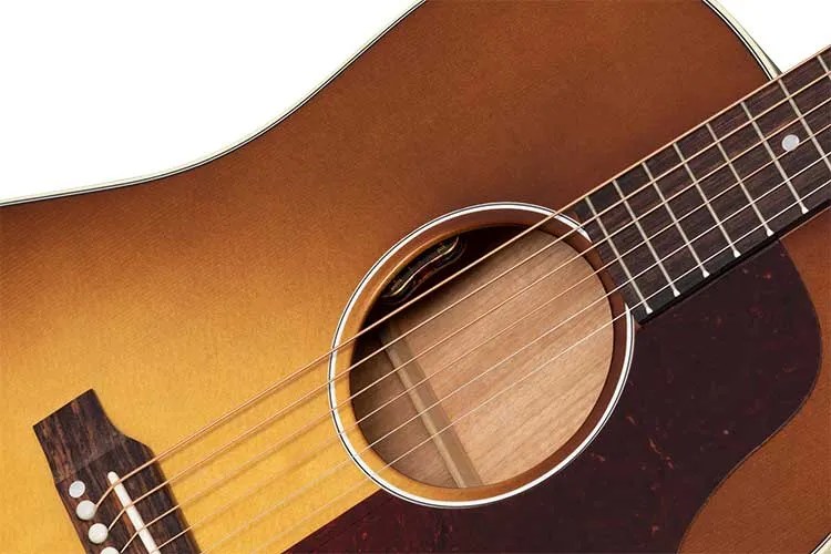 Gibson J-45 50s Faded closeup view